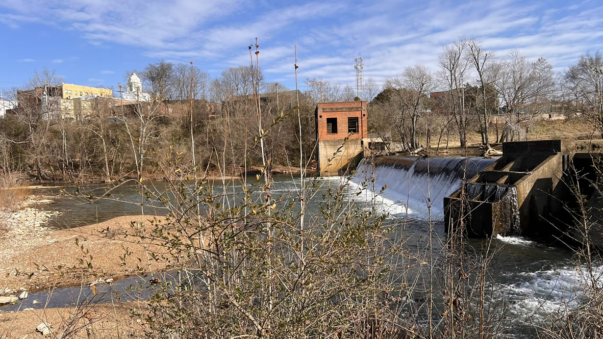 Fisherman's Park Dam in Shelbyville, Tennessee